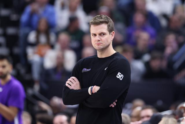 NBA官方发布马克西与詹姆斯训练合影